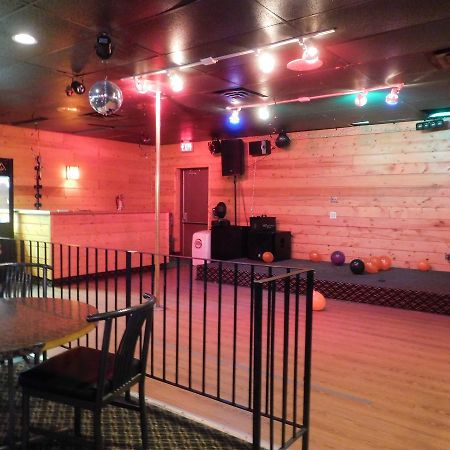 Casey'S Inn Lac du Bonnet Екстериор снимка