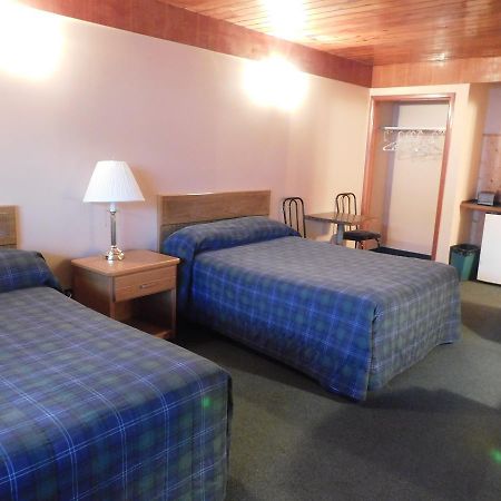 Casey'S Inn Lac du Bonnet Екстериор снимка