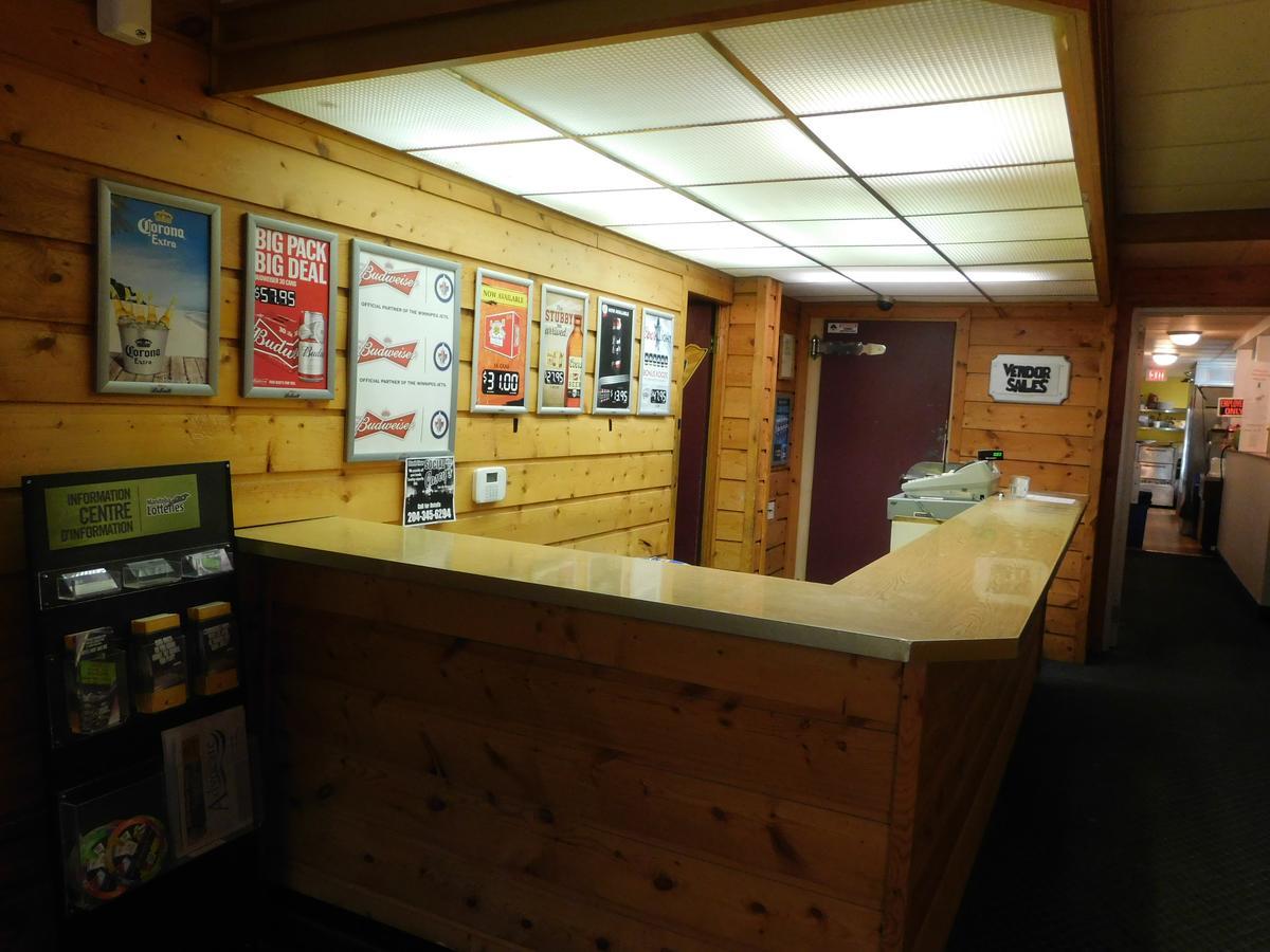 Casey'S Inn Lac du Bonnet Екстериор снимка