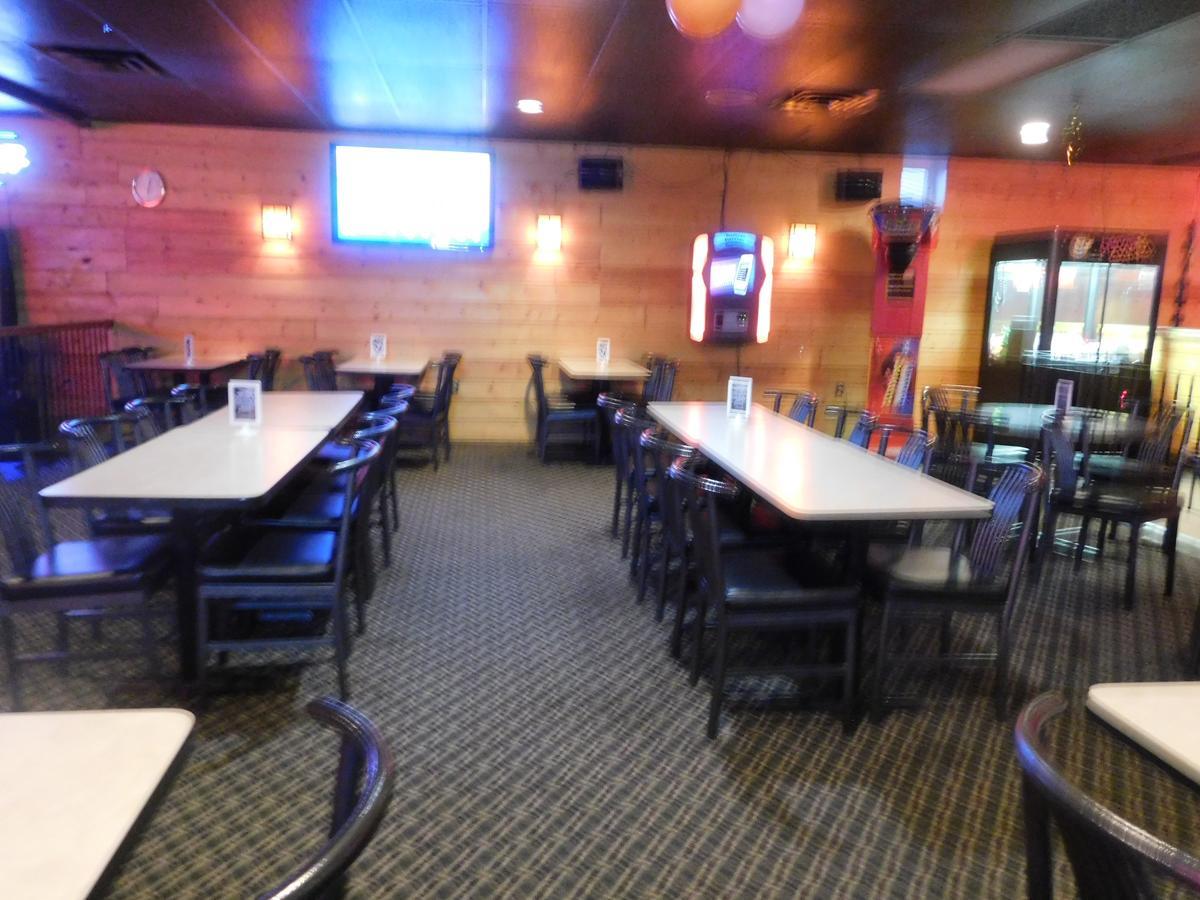 Casey'S Inn Lac du Bonnet Екстериор снимка