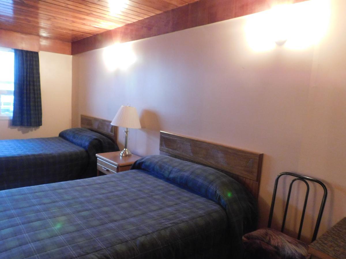 Casey'S Inn Lac du Bonnet Екстериор снимка