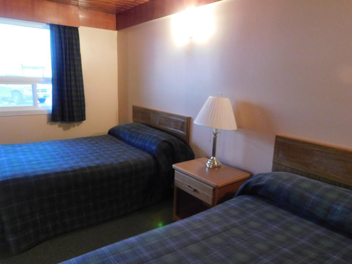 Casey'S Inn Lac du Bonnet Екстериор снимка