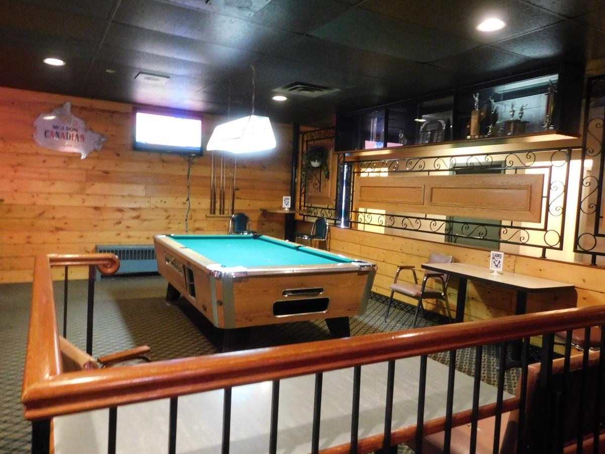 Casey'S Inn Lac du Bonnet Екстериор снимка