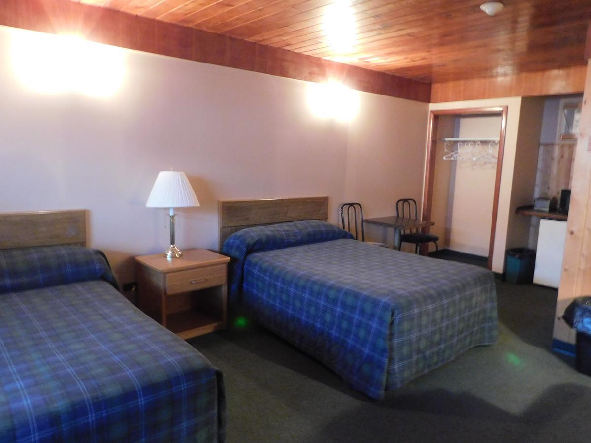 Casey'S Inn Lac du Bonnet Екстериор снимка