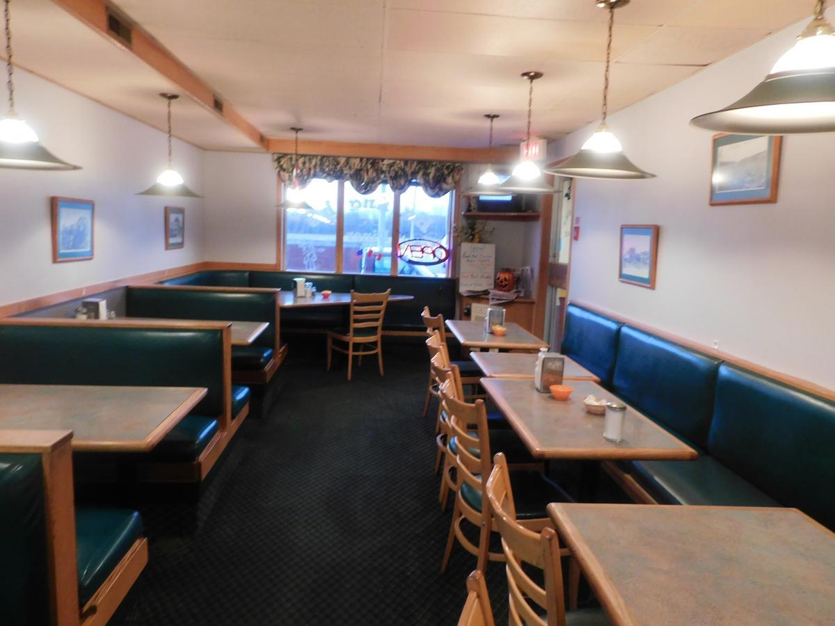 Casey'S Inn Lac du Bonnet Екстериор снимка